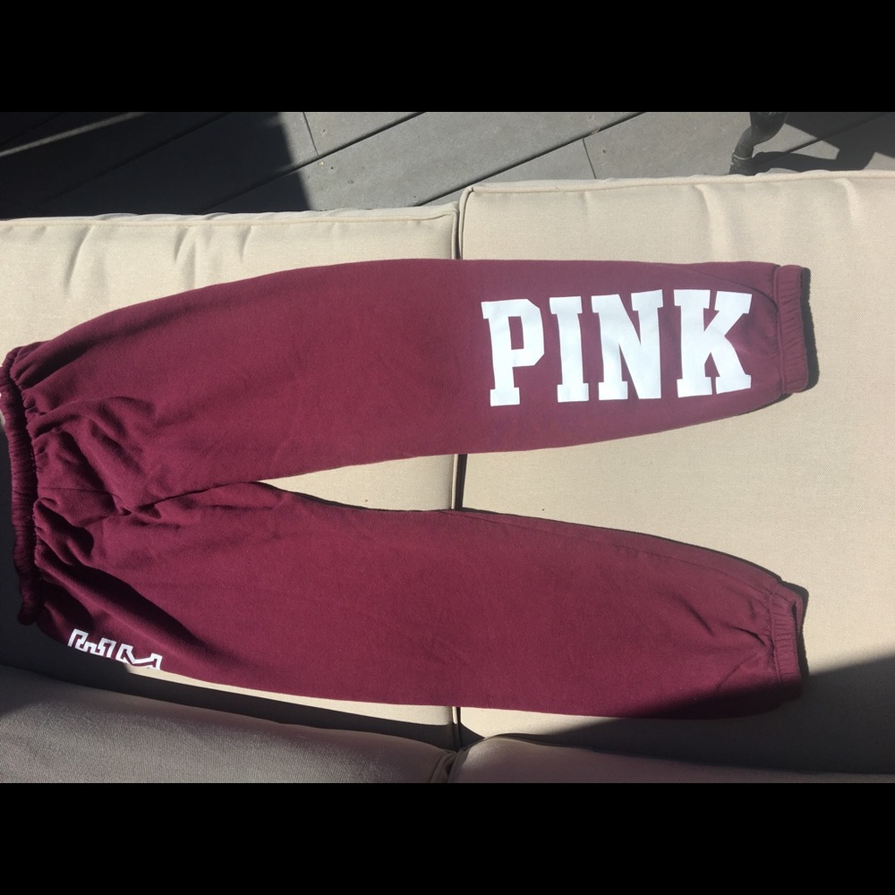Red sweatpants from the brand Pink